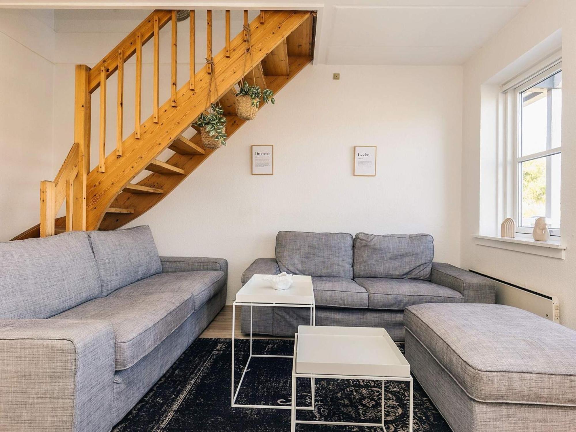 4 Person On A In Appartement *